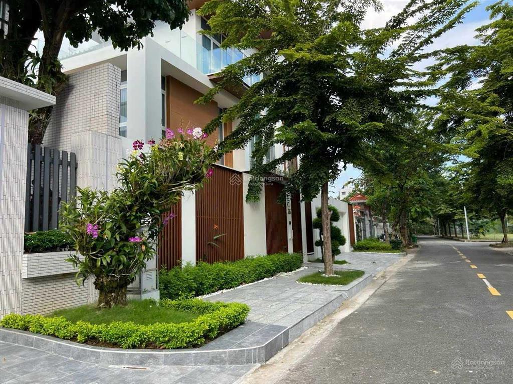 Cho thuê biệt thự khu compound đường nguyễn văn hưởng, phường thảo điền, quận 2.  0911 383 ***