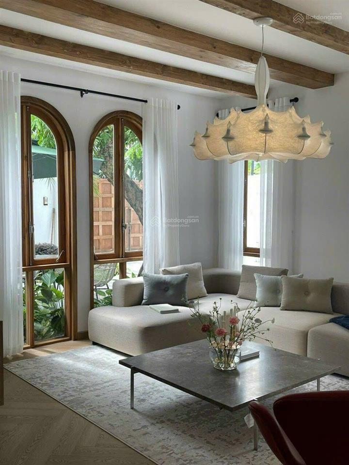 Cho thuê biệt thự đường quốc hương, ngay xuân thủy, phường thảo điền, quận 2.  0911 383 ***