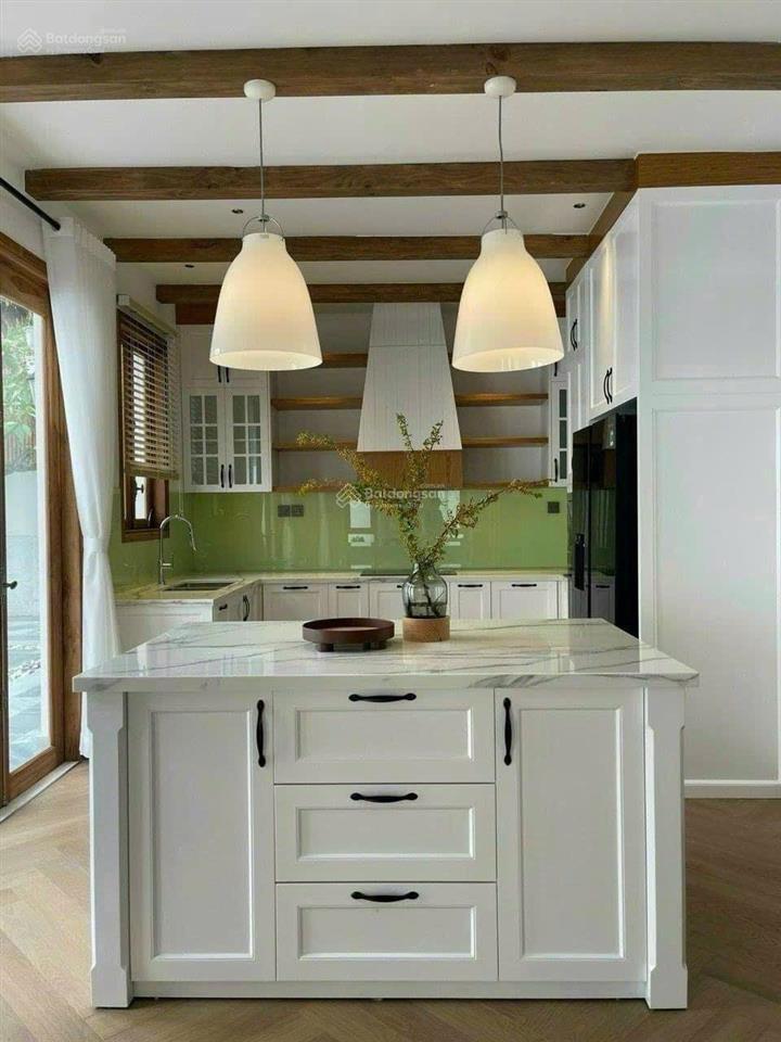 Cho thuê biệt thự đường quốc hương, ngay xuân thủy, phường thảo điền, quận 2.  0911 383 ***
