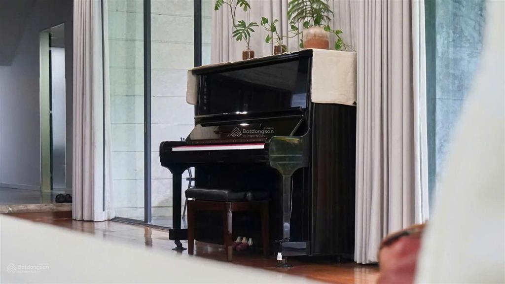 Cho thuê villa khu compound đường nguyễn văn hưởng, phường thảo điền, quận 2.  0911 383 ***