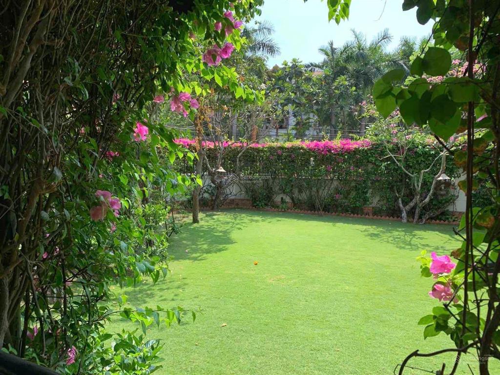 Cho thuê biệt thự compound đường nguyễn văn hưởng, phường thảo điền, quận 2. hoàng 0911 383 ***