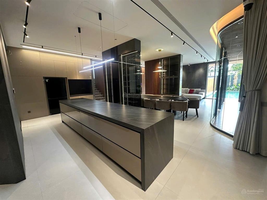 Cho thuê villa khu đường nguyễn văn hưởng, phường thảo điền, quận 2.