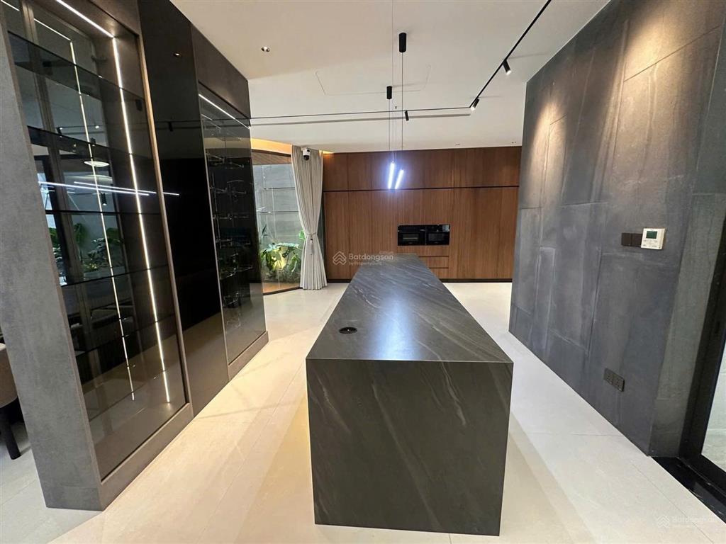 Cho thuê villa khu đường nguyễn văn hưởng, phường thảo điền, quận 2.