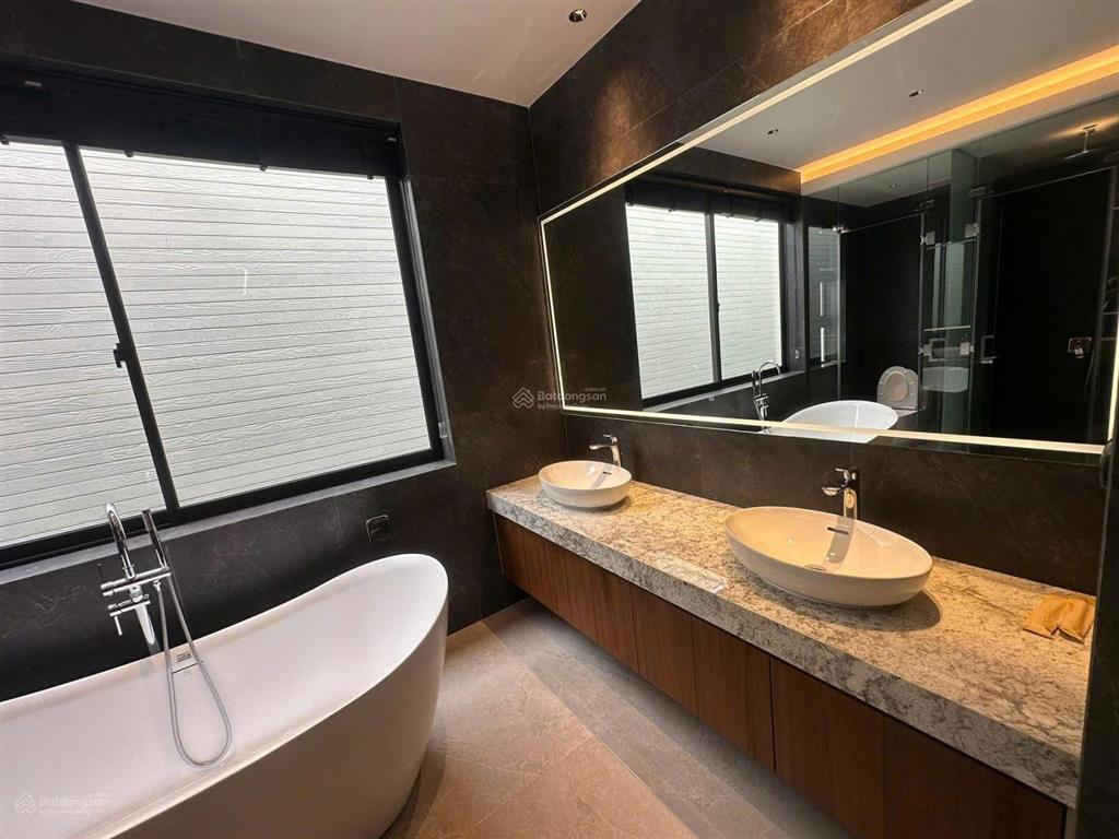 Cho thuê villa khu đường nguyễn văn hưởng, phường thảo điền, quận 2.