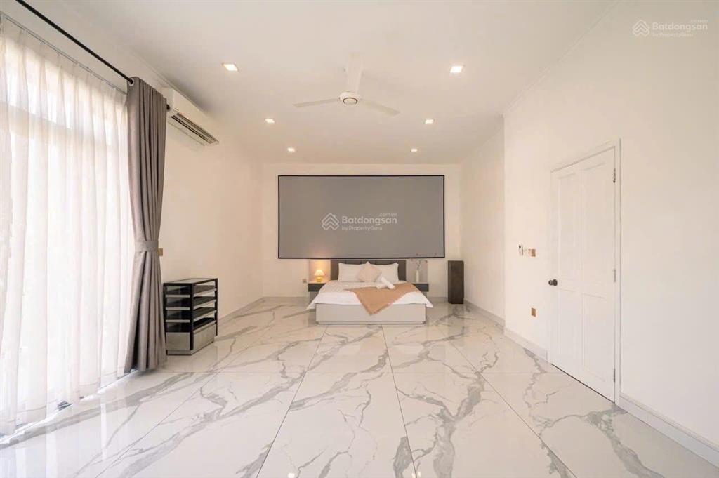 Cho thuê villa compound 24/24, đường quốc hương, phường thảo điền, quận 2   0911 383 ***  hoàng