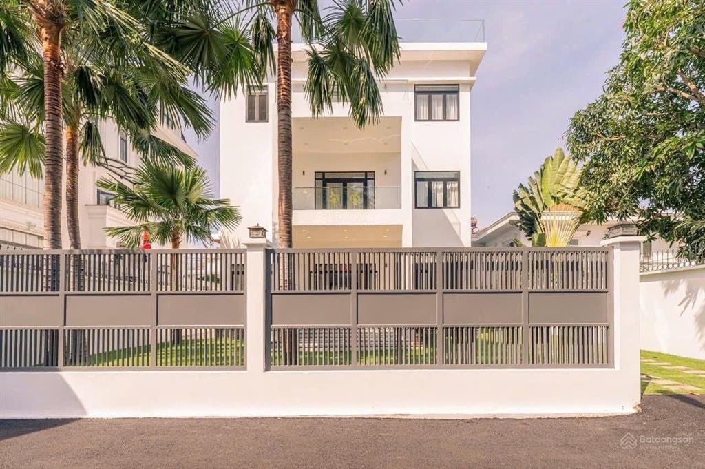 Cho thuê villa compound 24/24, đường quốc hương, phường thảo điền, quận 2   0911 383 ***  hoàng