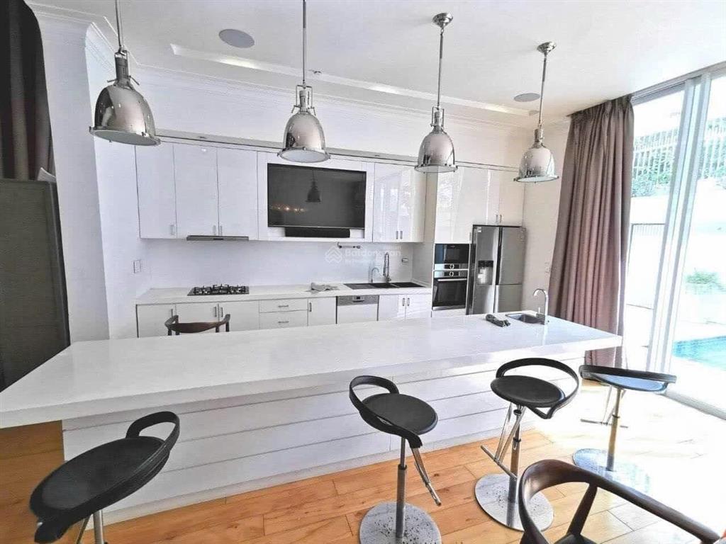 Cho thuê villa 650m2 khu compound đường nguyễn văn hưởng, phường thảo điền, quận 2.
