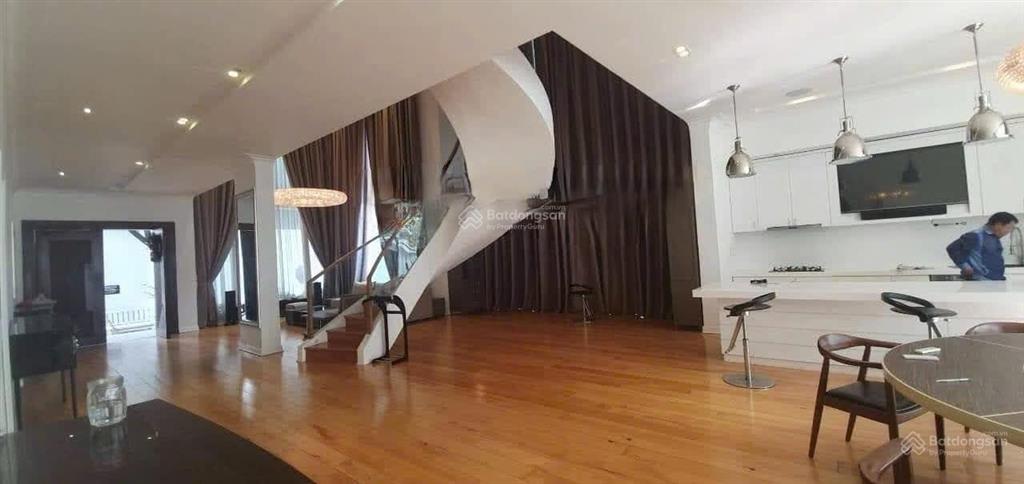 Cho thuê villa 650m2 khu compound đường nguyễn văn hưởng, phường thảo điền, quận 2.