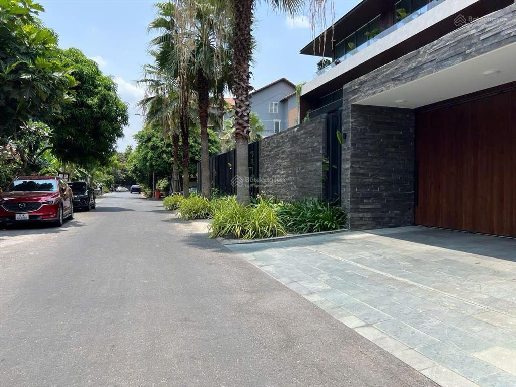 Cho thuê villa 650m2 khu compound đường nguyễn văn hưởng, phường thảo điền, quận 2.