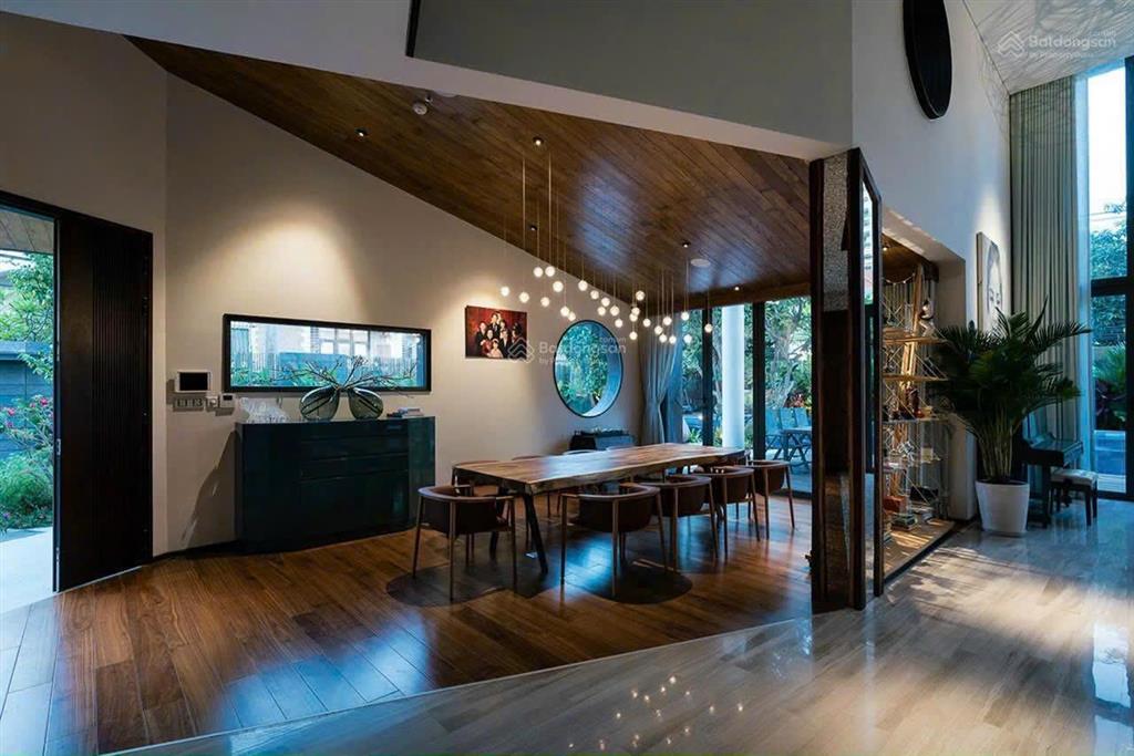 Cho thuê villa 600m2 khu compound đường nguyễn văn hưởng, phường thảo điền, quận 2.