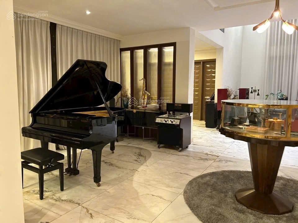 Cho thuê villa 600m2 khu compound đường nguyễn văn hưởng, phường thảo điền, quận 2.