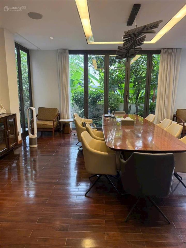 Cho thuê villa 600m2 khu compound đường nguyễn văn hưởng, phường thảo điền, quận 2.