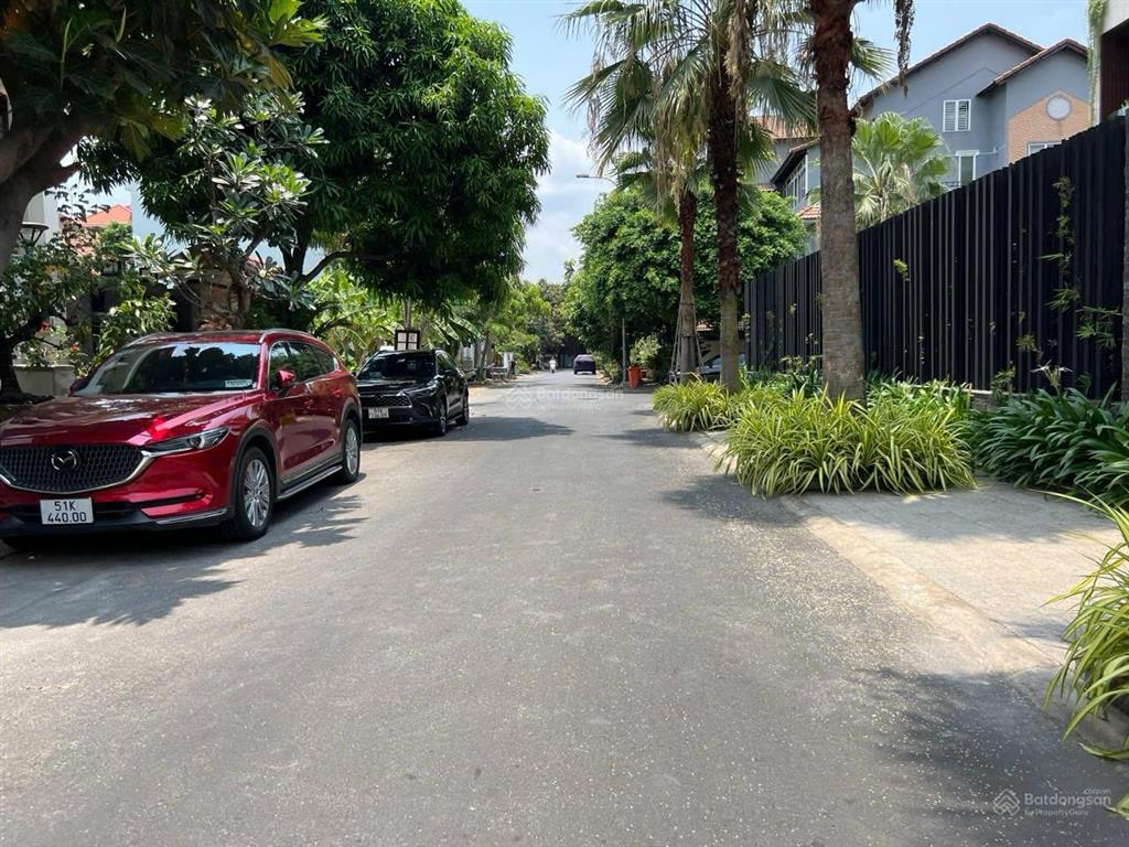 Cho thuê villa 600m2 khu compound đường nguyễn văn hưởng, phường thảo điền, quận 2.