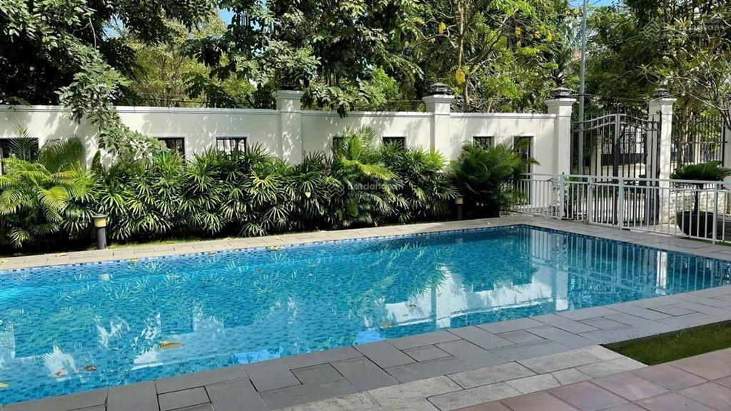 Cho thuê villa 800m2 khu compound đường nguyễn văn hưởng, phường thảo điền, quận 2.