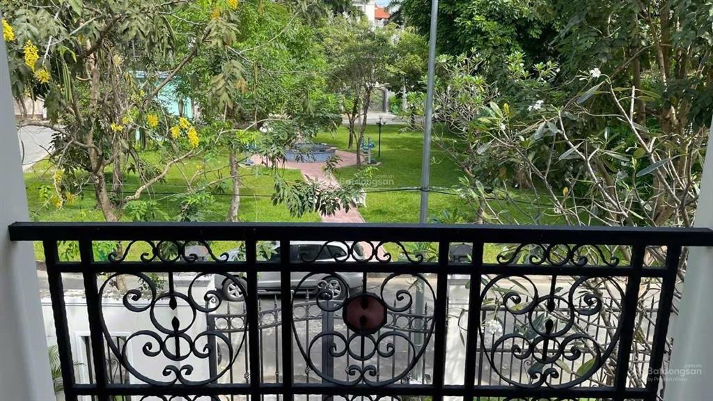 Cho thuê villa 800m2 khu compound đường nguyễn văn hưởng, phường thảo điền, quận 2.