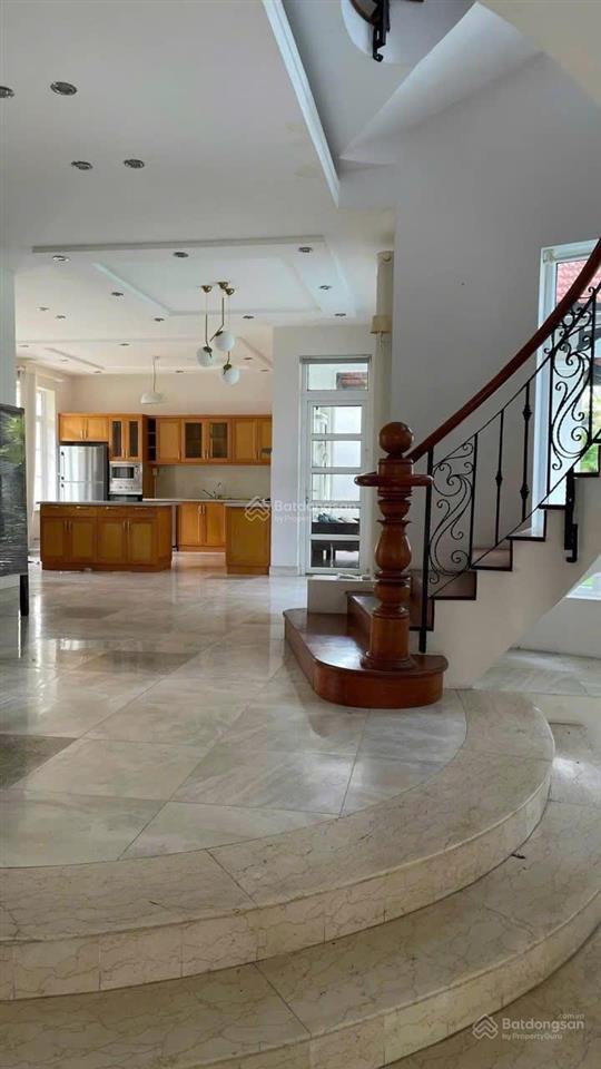 Cho thuê villa 800m2 khu compound đường nguyễn văn hưởng, phường thảo điền, quận 2.