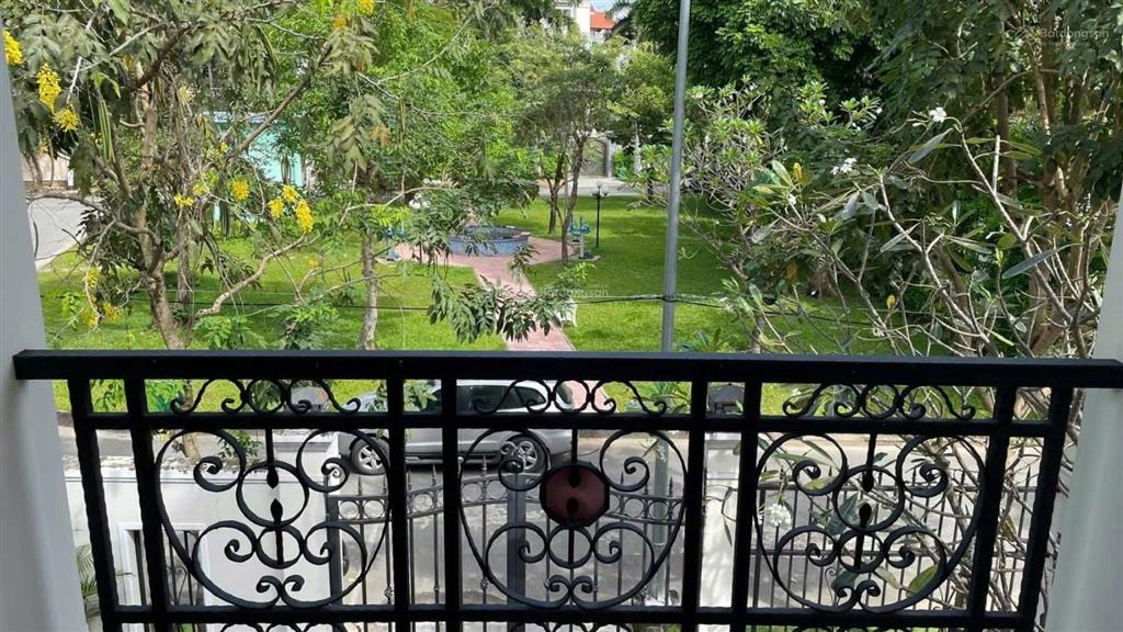 Cho thuê villa 800m2 khu compound đường nguyễn văn hưởng, phường thảo điền, quận 2.