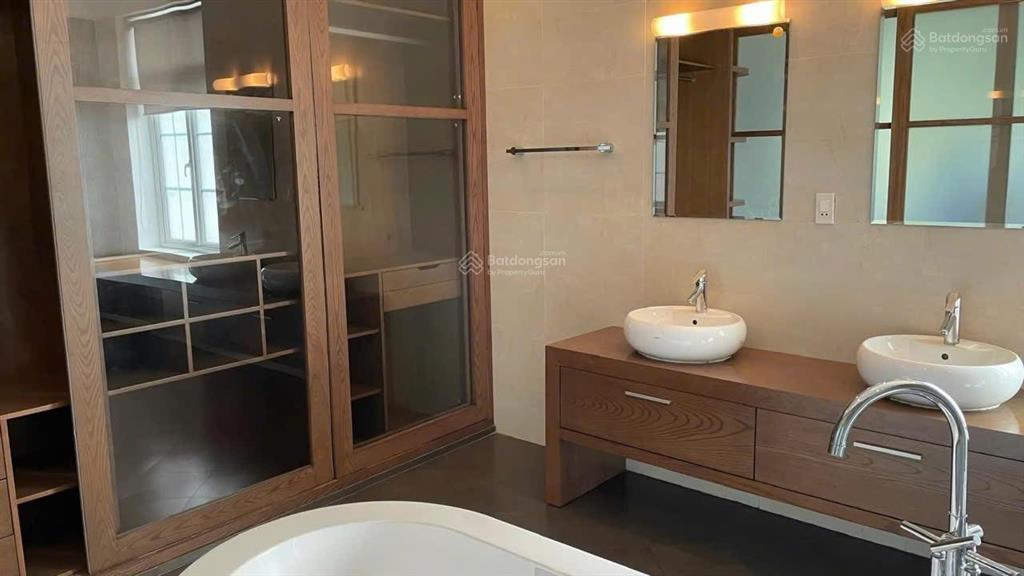 Cho thuê villa 800m2 khu compound đường nguyễn văn hưởng, phường thảo điền, quận 2.