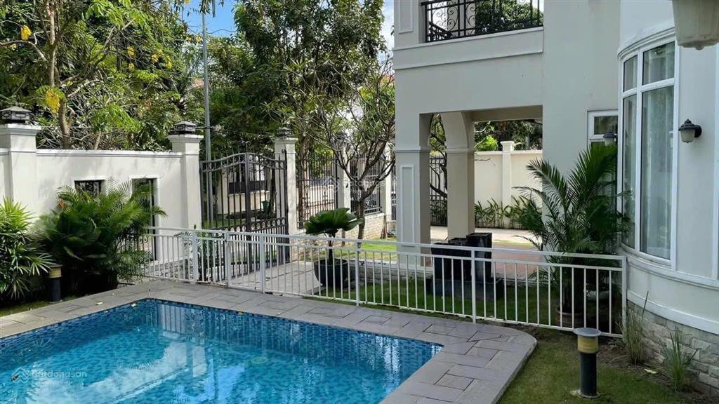Cho thuê villa 800m2 khu compound đường nguyễn văn hưởng, phường thảo điền, quận 2.