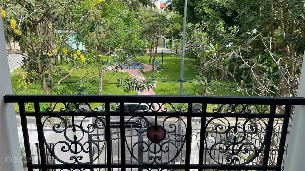 Cho thuê villa 800m2 khu compound đường nguyễn văn hưởng, phường thảo điền, quận 2.