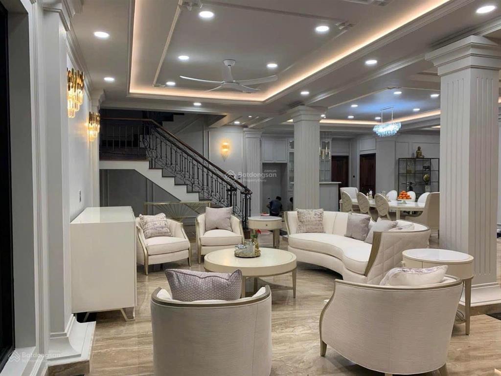 Cho thuê villa 500m2 khu compound đường nguyễn văn hưởng, phường thảo điền, quận 2.