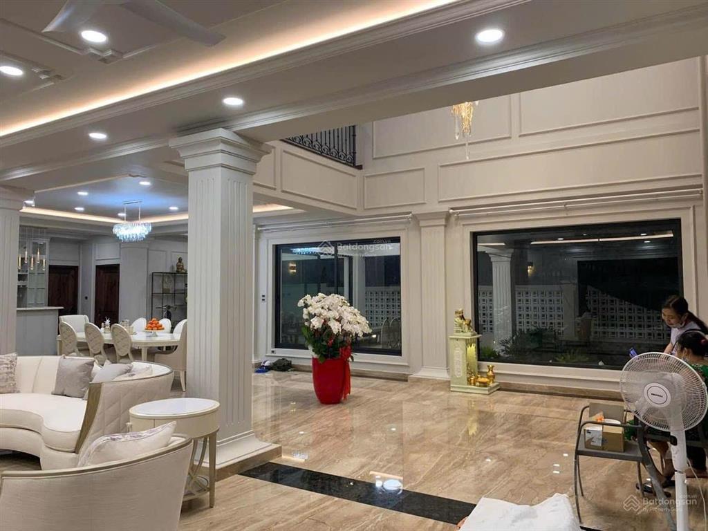Cho thuê villa 500m2 khu compound đường nguyễn văn hưởng, phường thảo điền, quận 2.