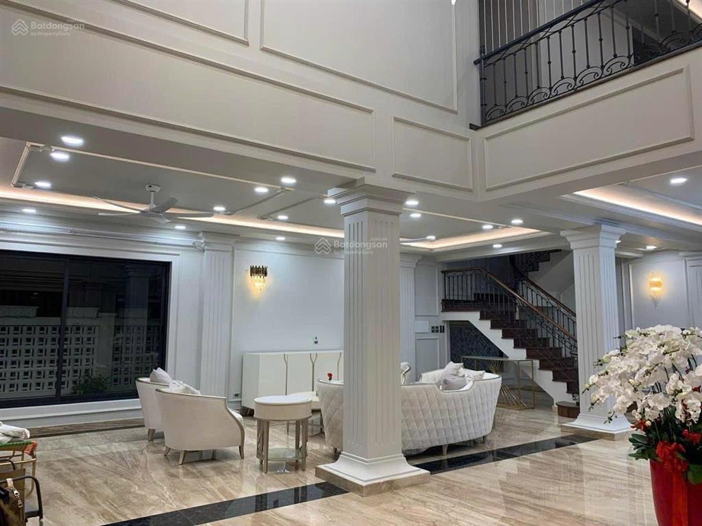 Cho thuê villa 500m2 khu compound đường nguyễn văn hưởng, phường thảo điền, quận 2.