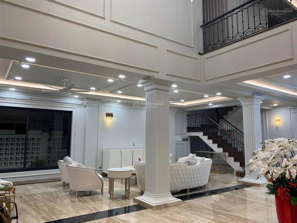 Cho thuê villa 500m2 khu compound đường nguyễn văn hưởng, phường thảo điền, quận 2.