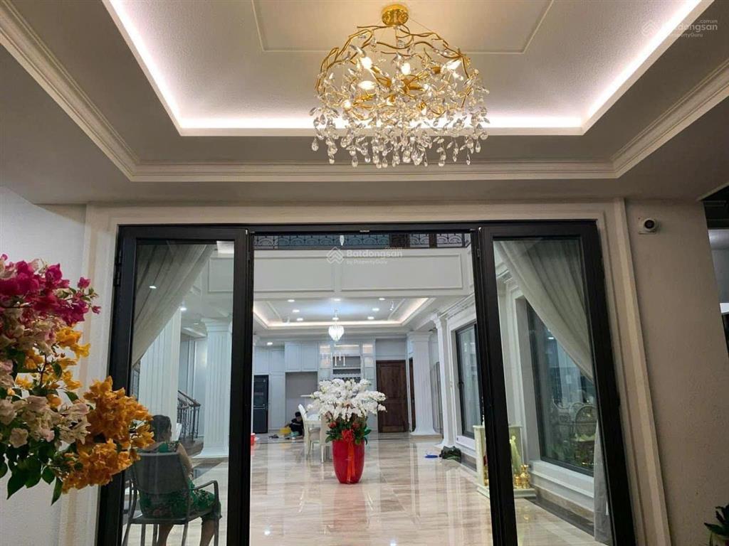 Cho thuê villa 500m2 khu compound đường nguyễn văn hưởng, phường thảo điền, quận 2.