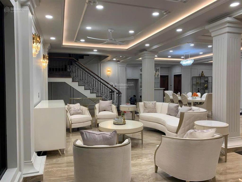 Cho thuê villa 500m2 khu compound đường nguyễn văn hưởng, phường thảo điền, quận 2.
