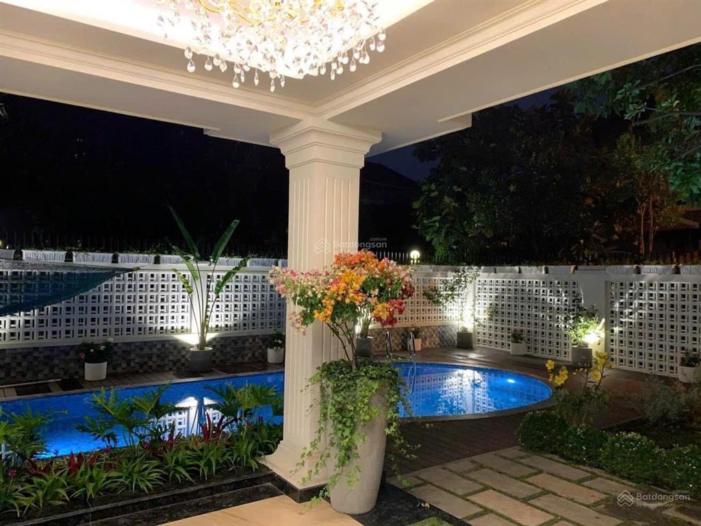 Cho thuê villa 500m2 khu compound đường nguyễn văn hưởng, phường thảo điền, quận 2.