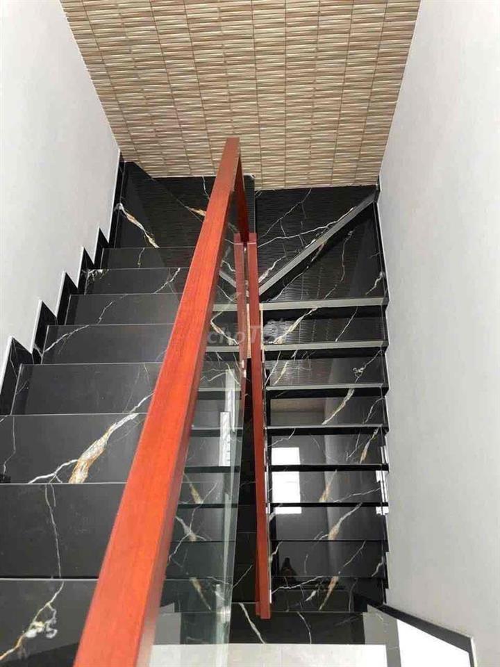 Cho thuê nhà 3 tầng/4PN hẻm oto gần 4S Linh Đông nhà mới 100%