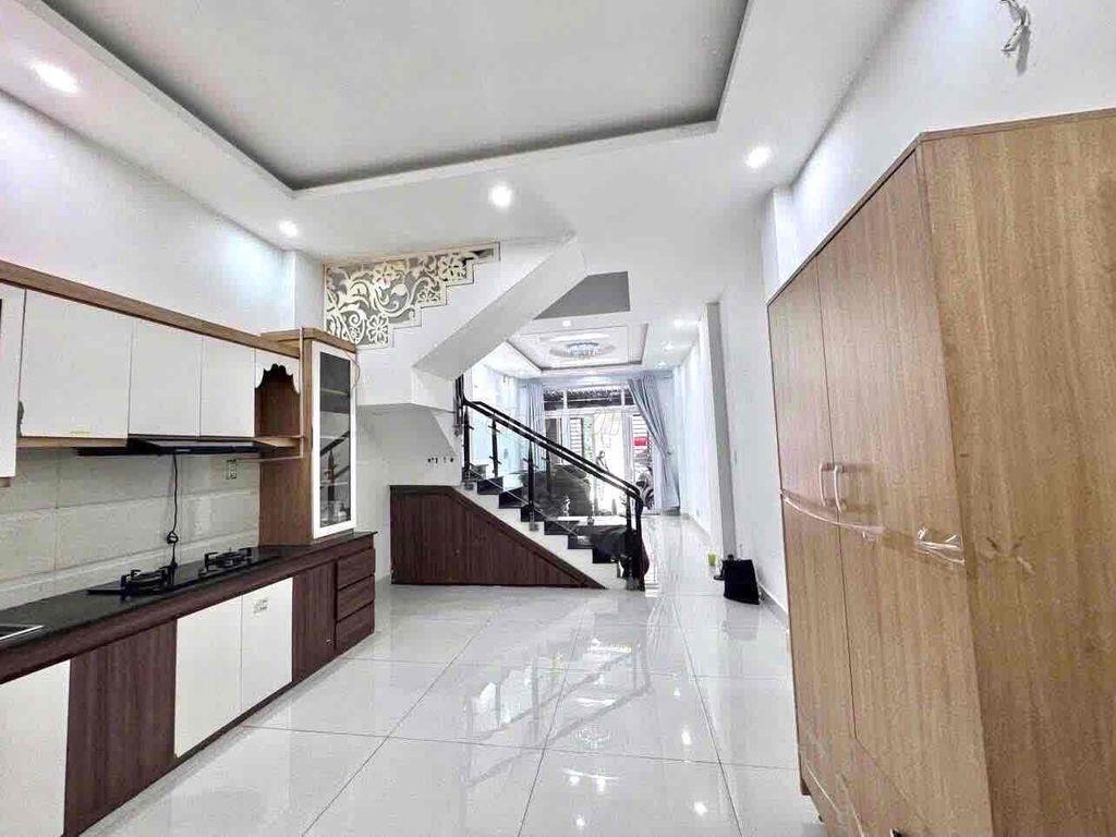 Cho thuê nhà 4 Tầng - 5PN hẻm 8m oto thông sát 4S Linh Đông