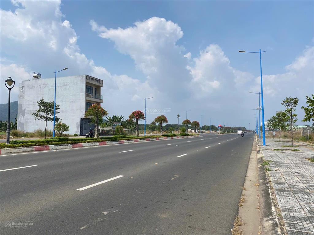 Bán đất mặt tiền đường 3/2 tp bà rịa phường bà rịa tp hồ chí minh ngộp cần bán chỉ 4tỷ3 7x20m 140m2