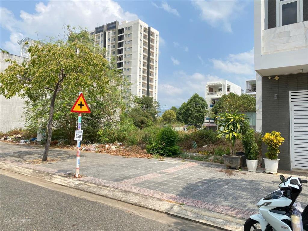 Đất ngộp rẻ trung tâm tp bà rịa mặt tiền đường nguyễn văn trỗi sổ hồng 10x18 180m2 thổ cư toàn bộ.