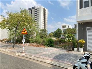 Đất ngộp rẻ trung tâm tp bà rịa mặt tiền đường nguyễn văn trỗi sổ hồng 10x18 180m2 thổ cư toàn bộ.