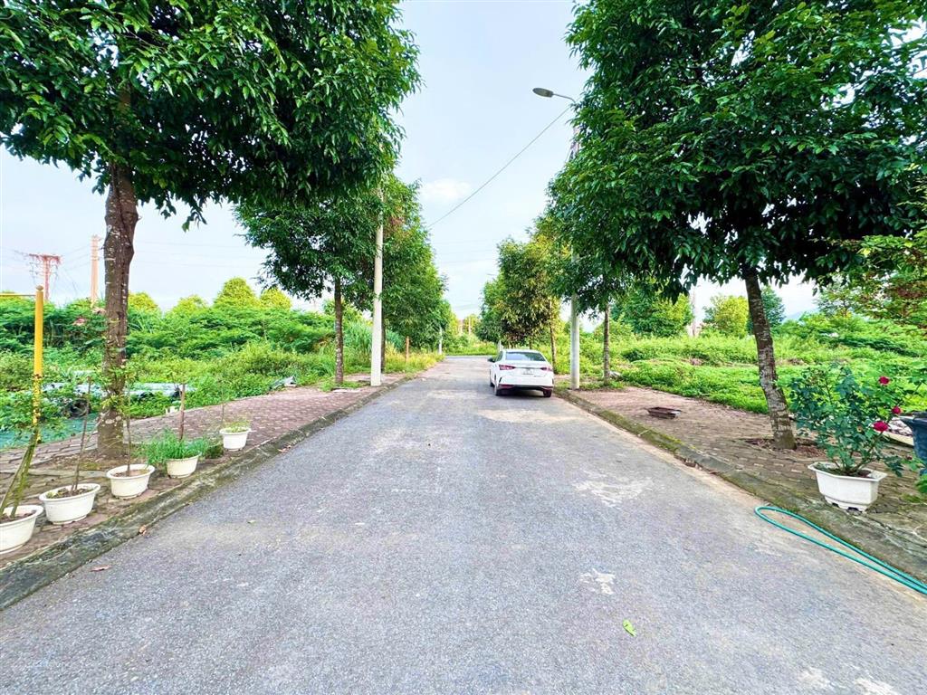 Cắt lỗ 500tr cần tiền bán gấp 100m2 tđc đhqg 100m2 giá chỉ 5 tỷ.
