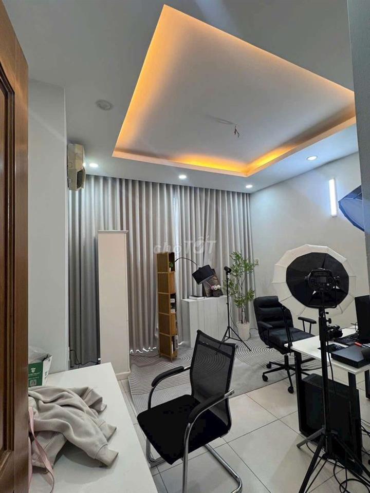 Cho thuê biệt thự nguyên căn, KDC Him Lam, Quận 7, dt 10x20, hầm 4 tầg