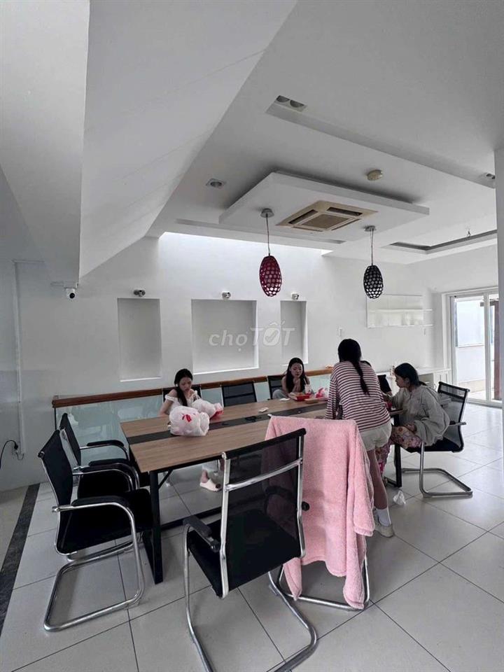 Cho thuê biệt thự nguyên căn, KDC Him Lam, Quận 7, dt 10x20, hầm 4 tầg