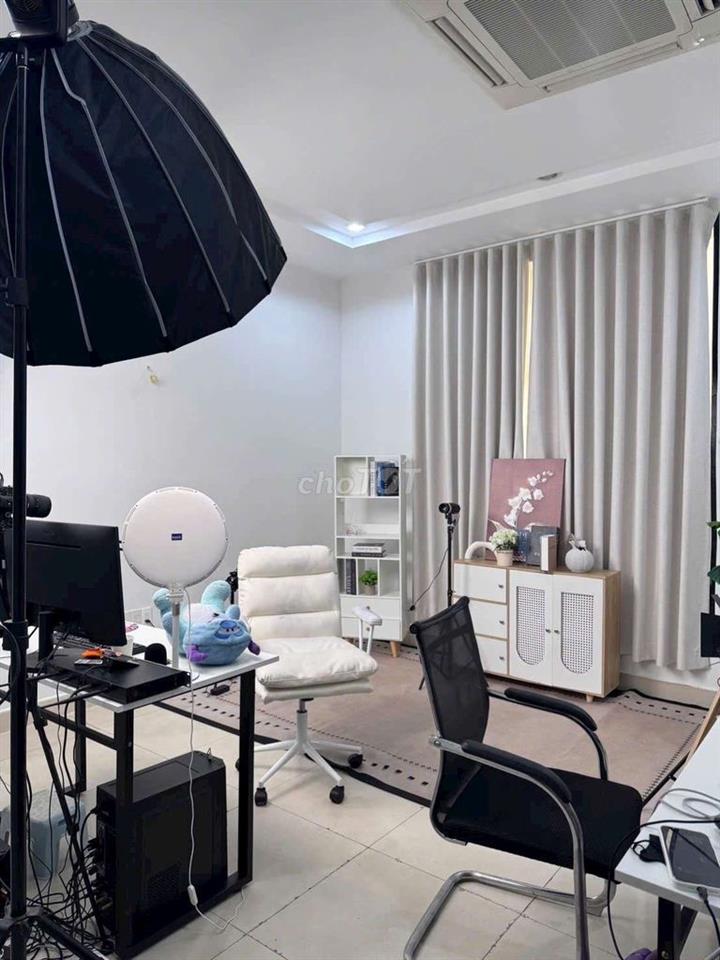 Cho thuê biệt thự nguyên căn, KDC Him Lam, Quận 7, dt 10x20, hầm 4 tầg