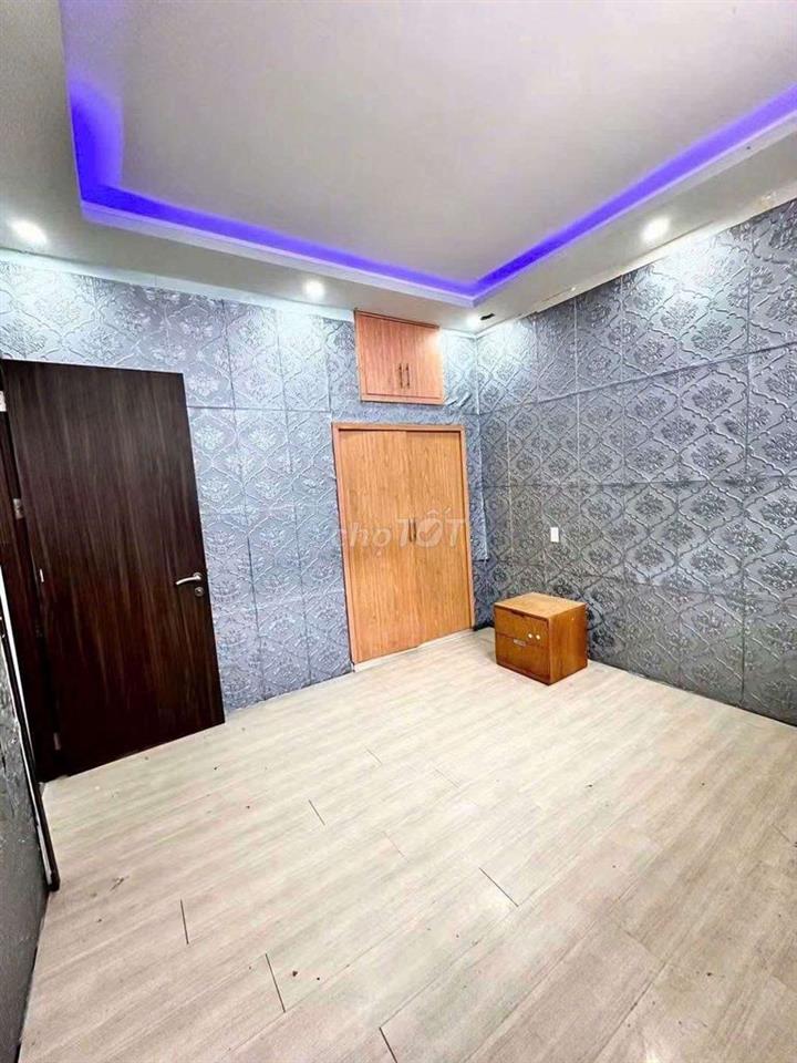 Cho thuê nhà nguyên căn hxh Gò Ô Môi, Phú Thuận, Q7,dt 7,2X8,6, nhà 3t