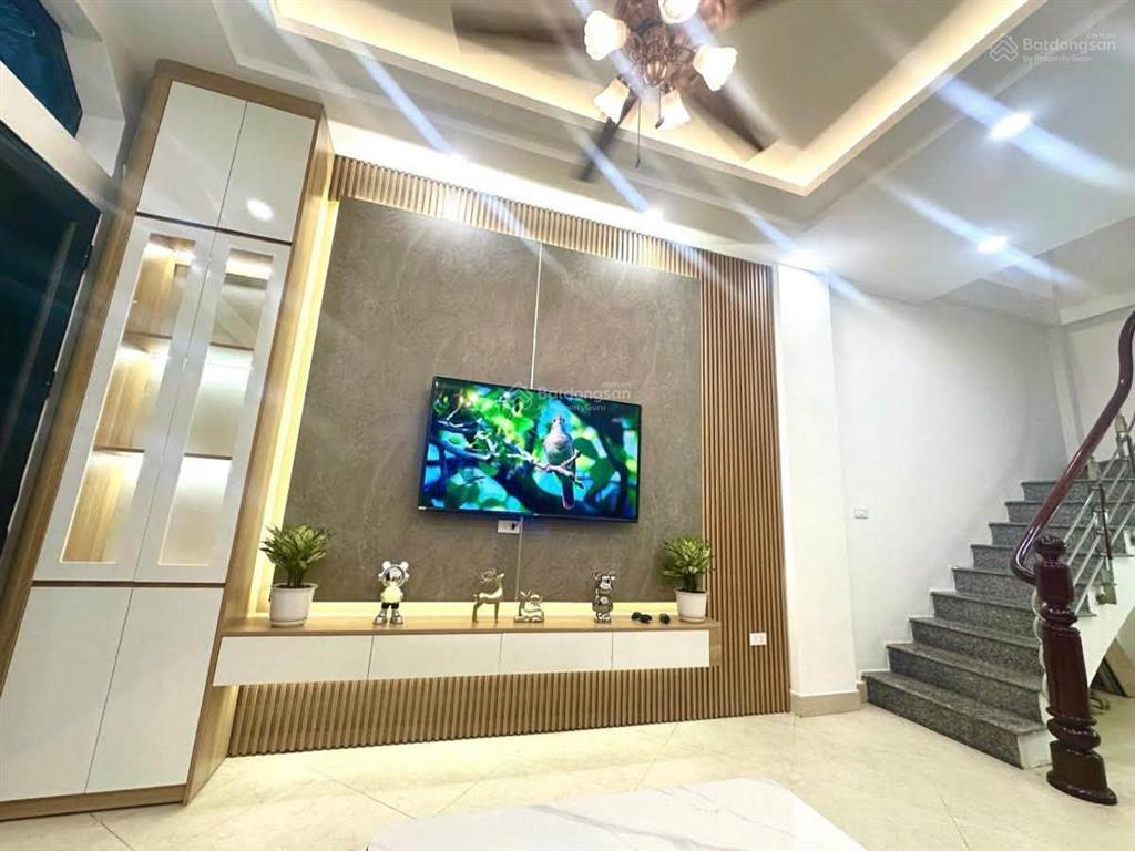 Chính chủ bán nhà phố khúc thừa dụ  gần cv cầu giấy  30m2 x 5t  gần phố chỉ 7,95 tỷ