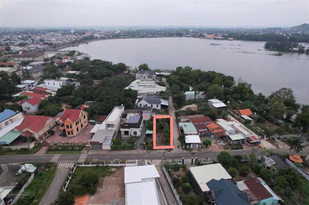 Bán đất 2mt trung tâm xã hồ tràm