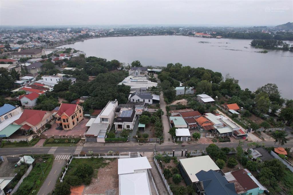 Bán đất 2mt trung tâm xã hồ tràm