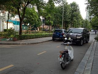 Bán gấp bt khu đô thị yên hòa, dt 270mx4t, mt 14m, lô góc 2 mặt đường, view sân chơi, giá 97 tỷ