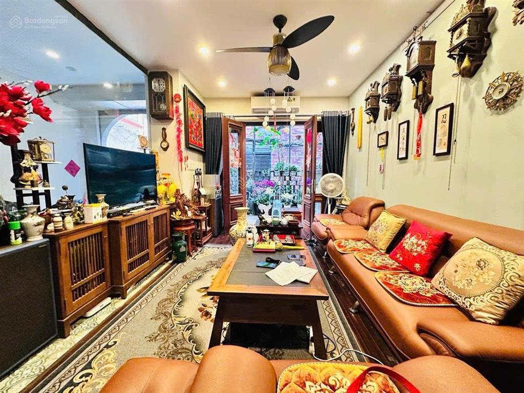 Đặng thai mai, dt 75mx4t, mt 6,5m lô góc 2 mặt đường, 3 mặt thoáng, thuê 40 triệu/tháng, 18,8 tỷ