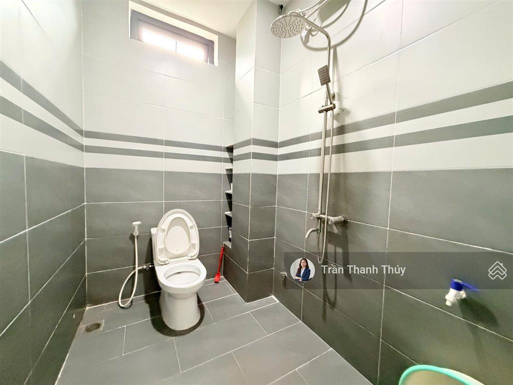Rất rẻ chỉ hơn 6 tỷ sở hữu nhà 3 tầng cách biển 600m  đường lê văn sỹ, hòa minh