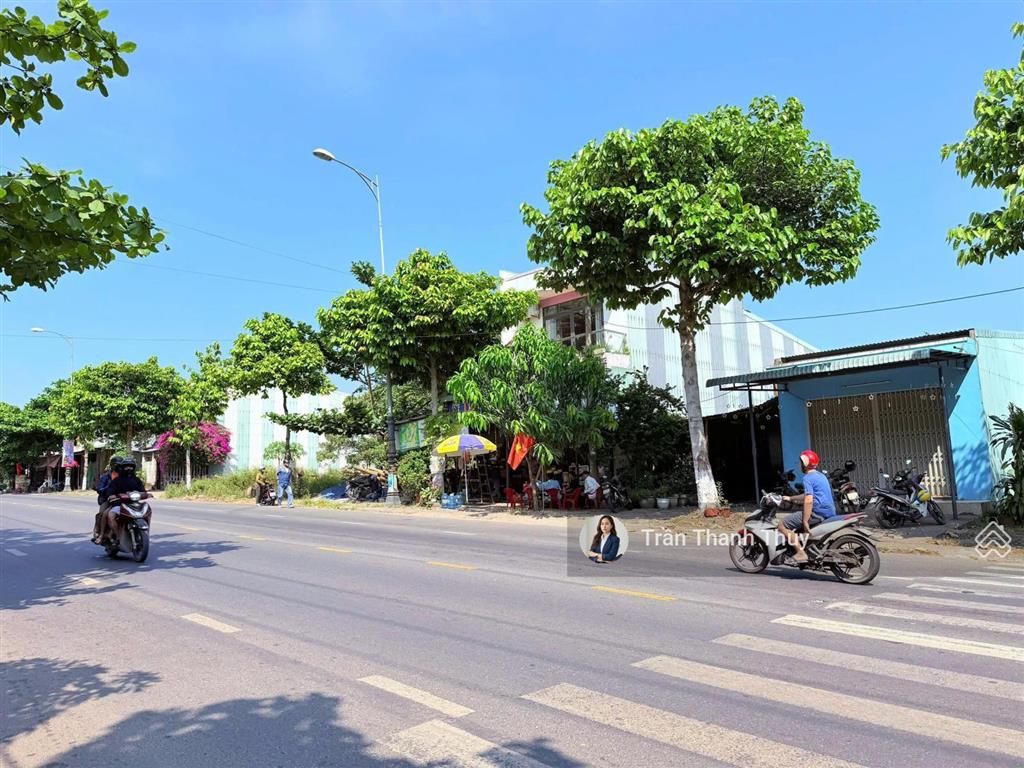 Bán lỗ  đất tặng nhà cấp 4 đường 15m dt 602 hoà sơn với giá 3,8x tỷ