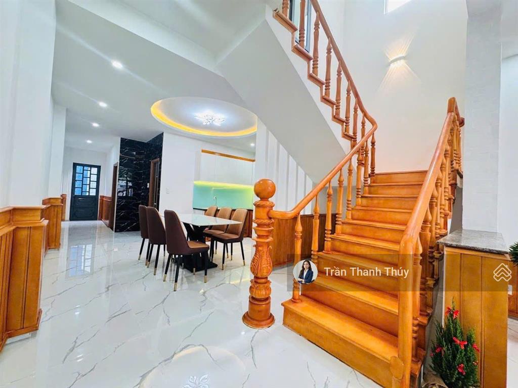 Nhà đẹp 2 tầng sau lưng bến xe trung tâm  đường nhơn hòa 11  100m2 giá 5,85 tỷ thương lượng