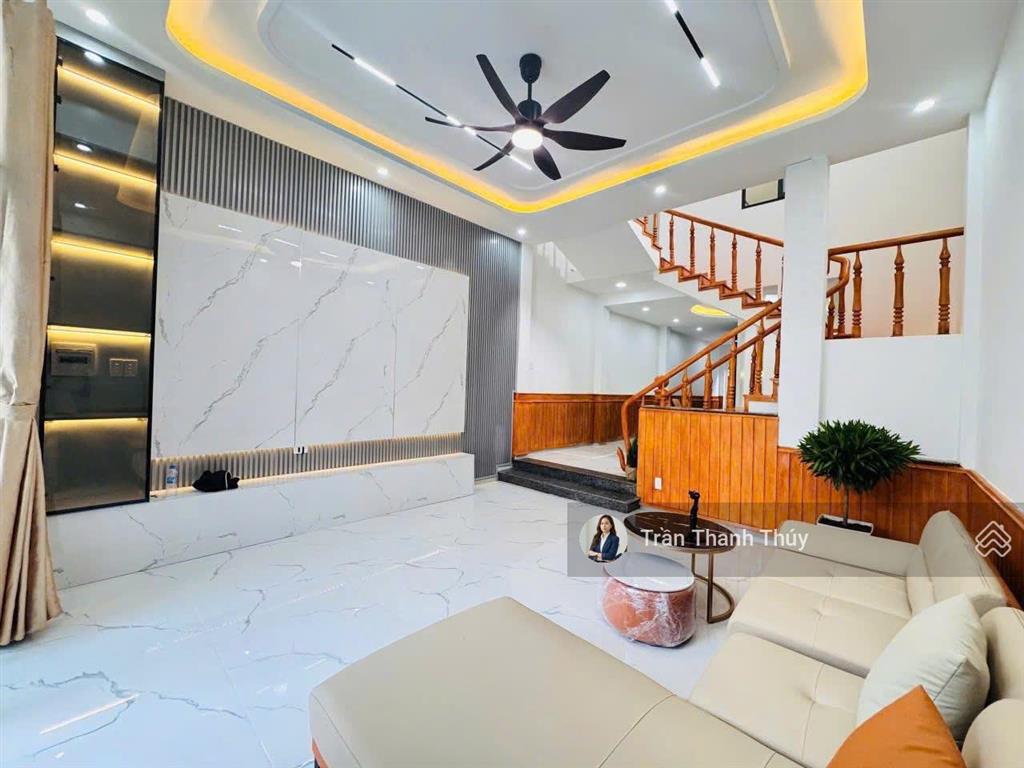 Nhà đẹp 2 tầng sau lưng bến xe trung tâm  đường nhơn hòa 11  100m2 giá 5,85 tỷ thương lượng